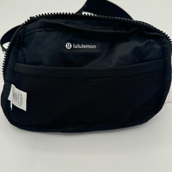 Lululemon Everywhere Belt Bag NWT - Picture 8 of 9